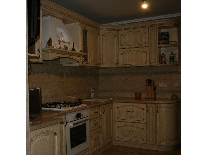 классическая угловая кухня в Архангельске