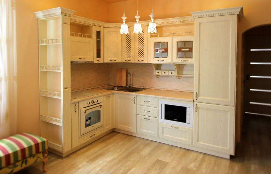 угловая кухня из массива дерева в Архангельске