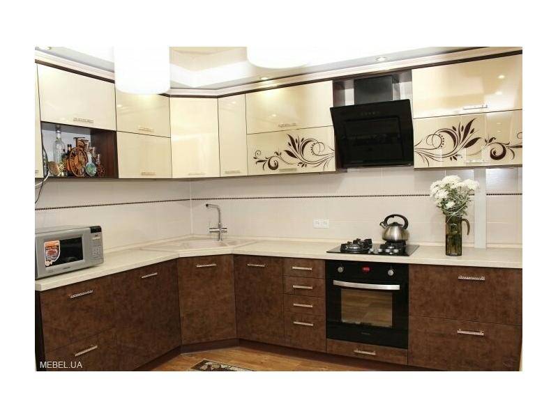 угловая большая кухня в Архангельске