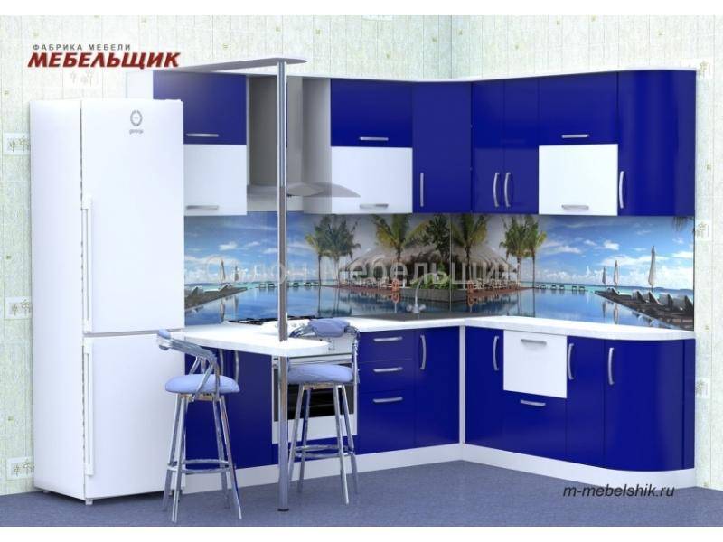 синяя кухня с фасадами из пластика в Архангельске