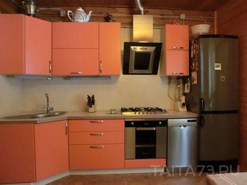 угловая кухня с матовыми фасадами в Архангельске