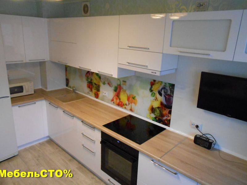 кухонный гарнитур с фартуком из стекла с фотопечатью в Архангельске