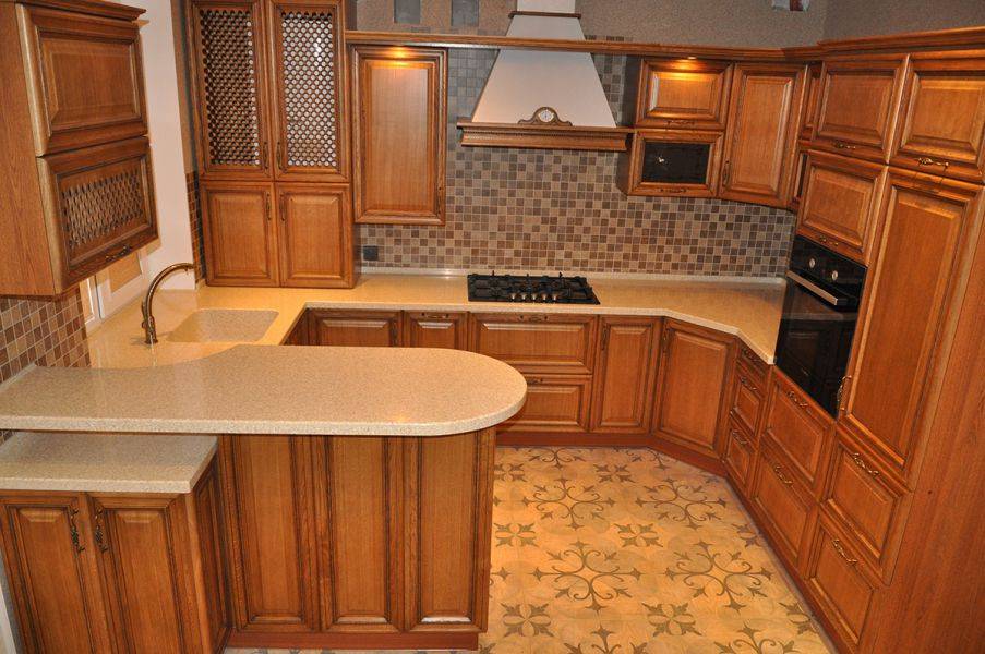 кухня с фасадом из массива дуба в Архангельске