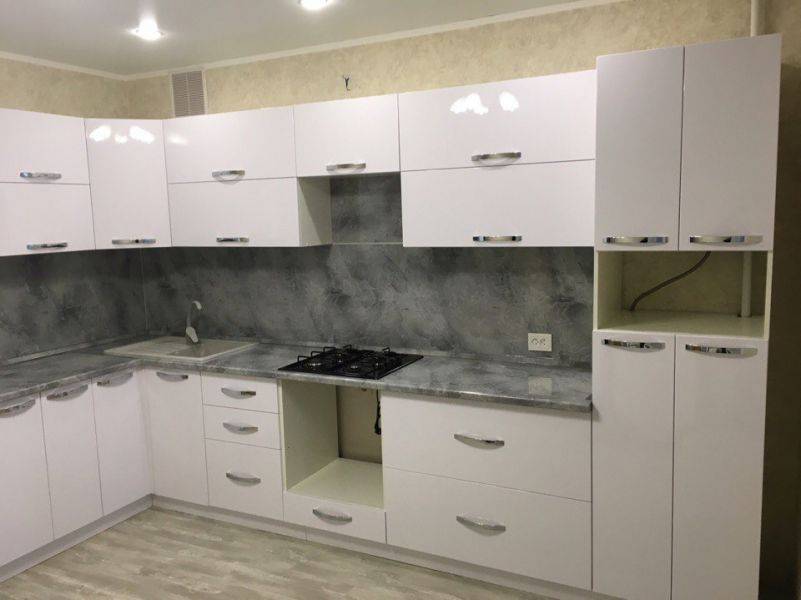 угловая белая кухня в Архангельске