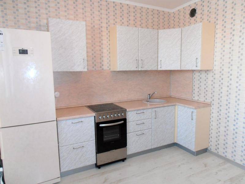 простая угловая кухня в Архангельске