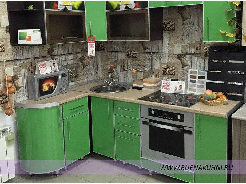 угловая кухня в алюминиевой рамке в Архангельске