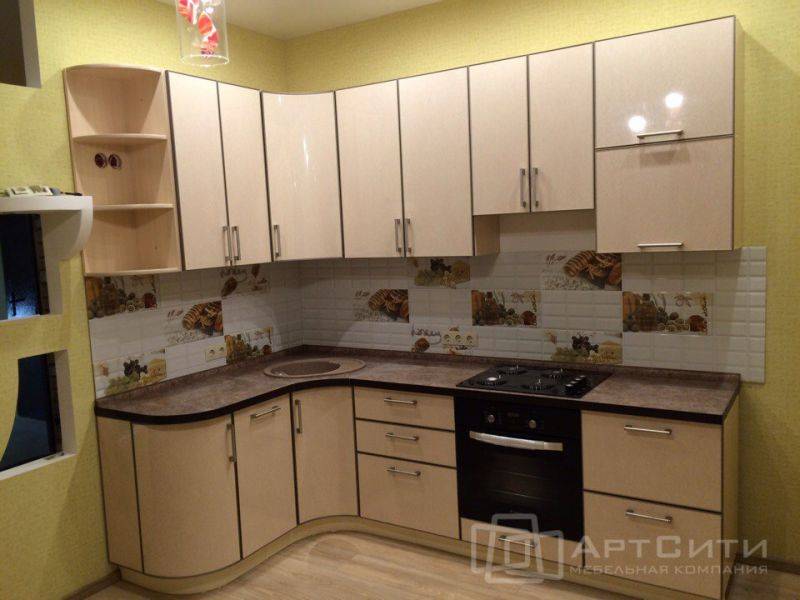 угловая бежевая кухня в Архангельске