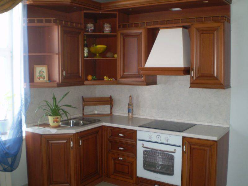 маленькая угловая кухня в Архангельске