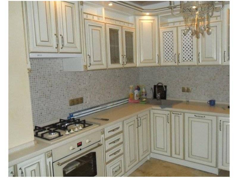 угловая кухня в классическом стиле в Архангельске
