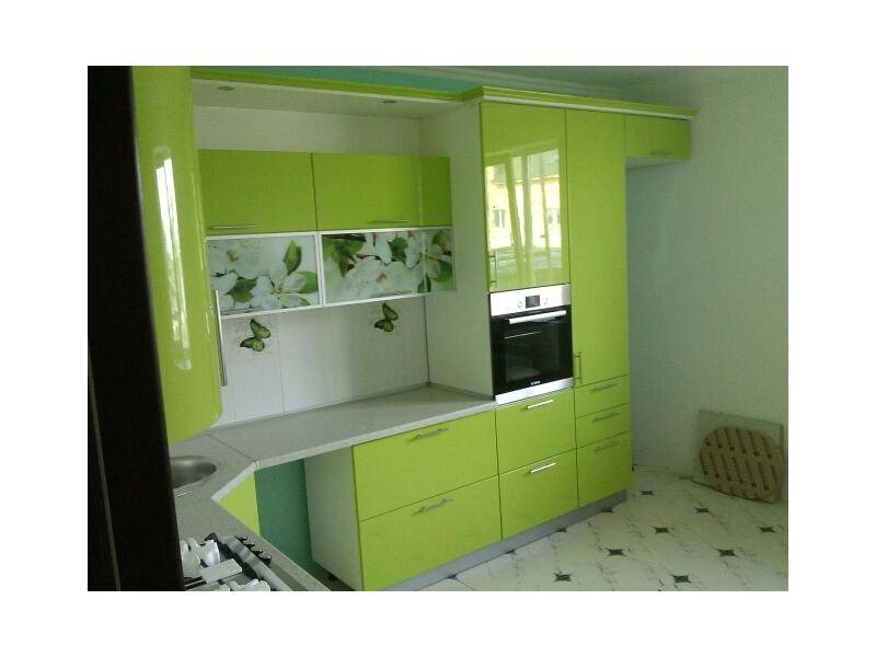 угловая зеленая кухня в Архангельске