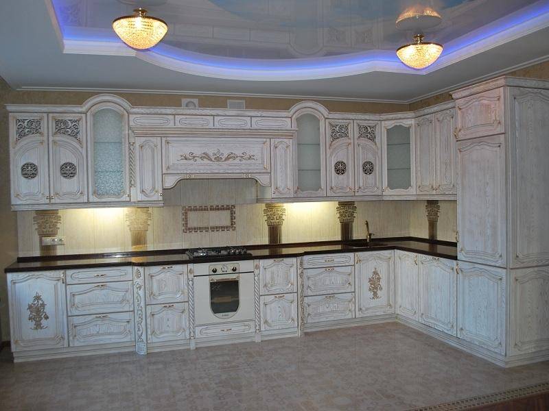 кухонный гарнитур ясень цвет белый-патина золото в Архангельске