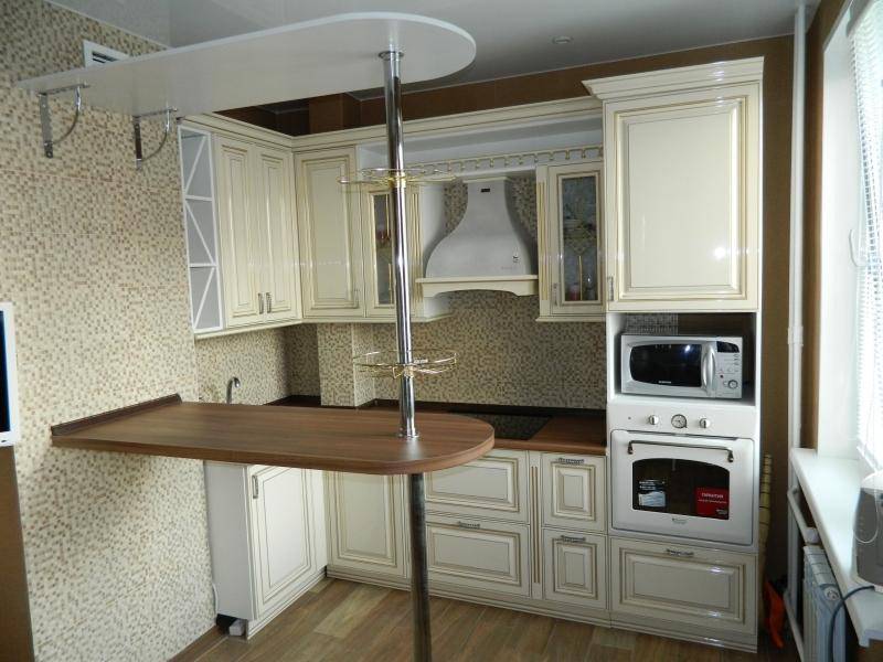 светлая угловая кухня в Архангельске
