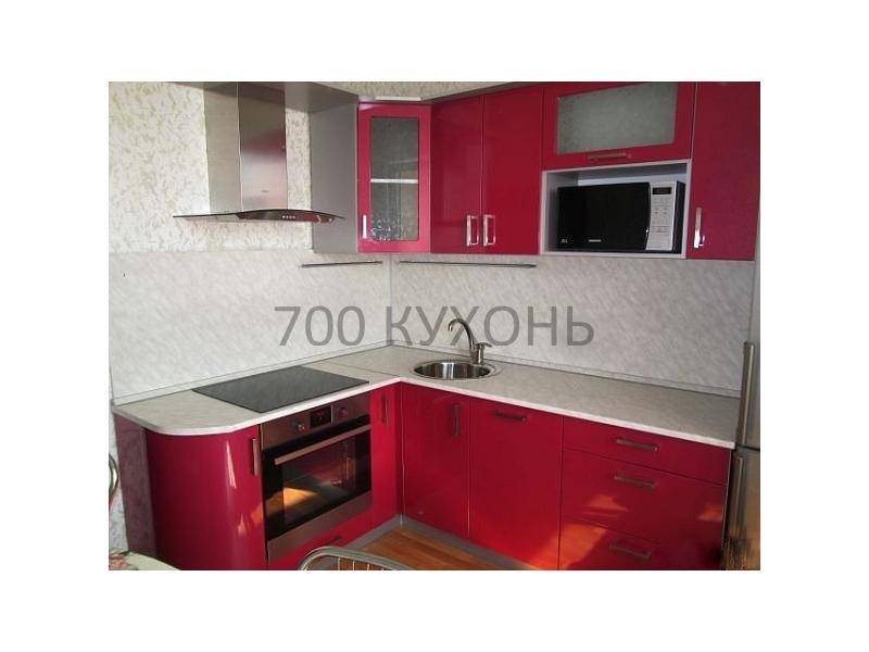 яркая угловая кухня в Архангельске