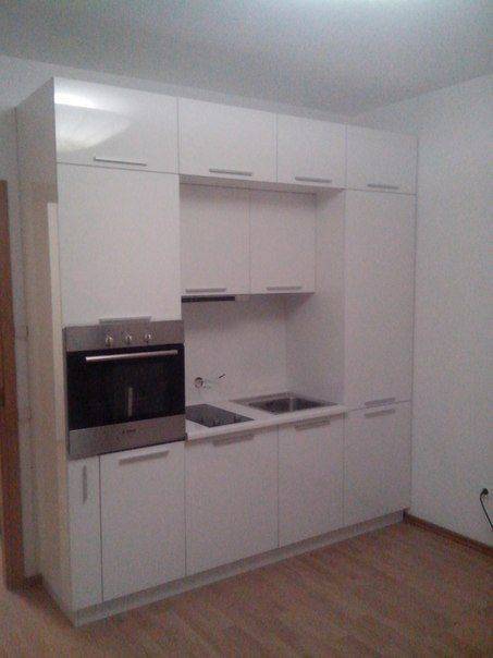 небольшая белая кухня в Архангельске