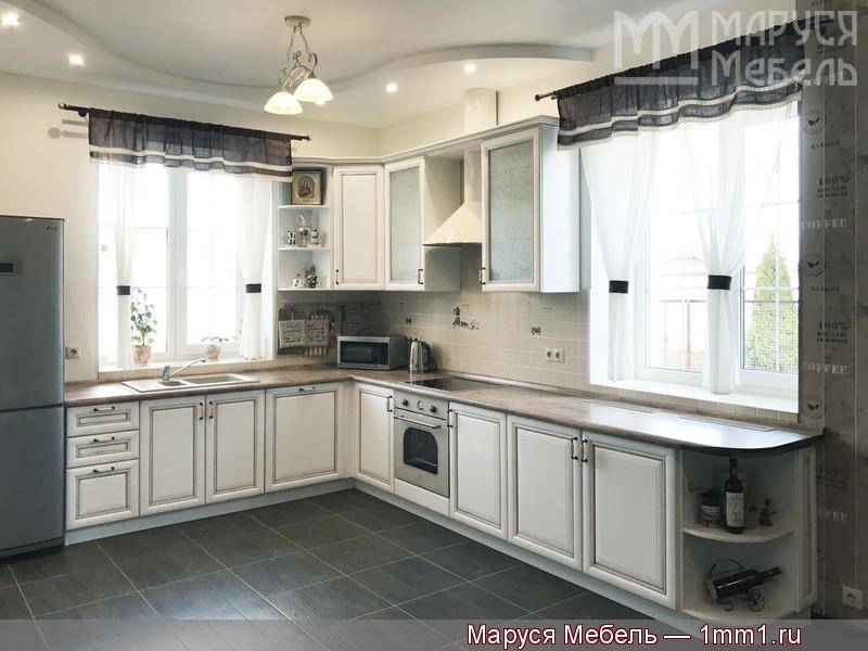 кухня с двумя окнами из массива нокта в Архангельске
