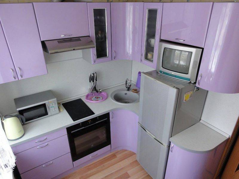 маленькая сиреневая кухня в Архангельске
