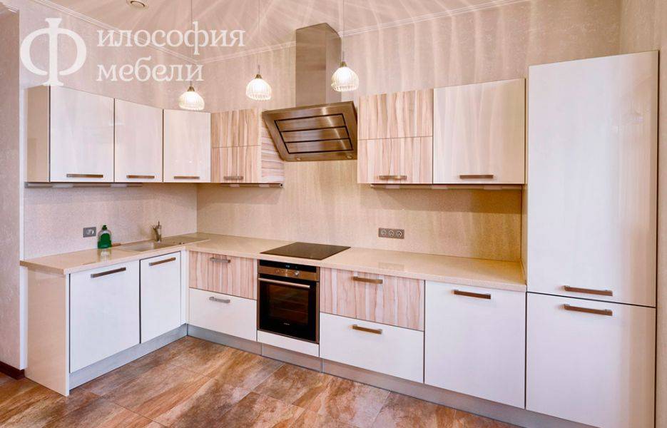 светлая угловая кухня №15 в Архангельске