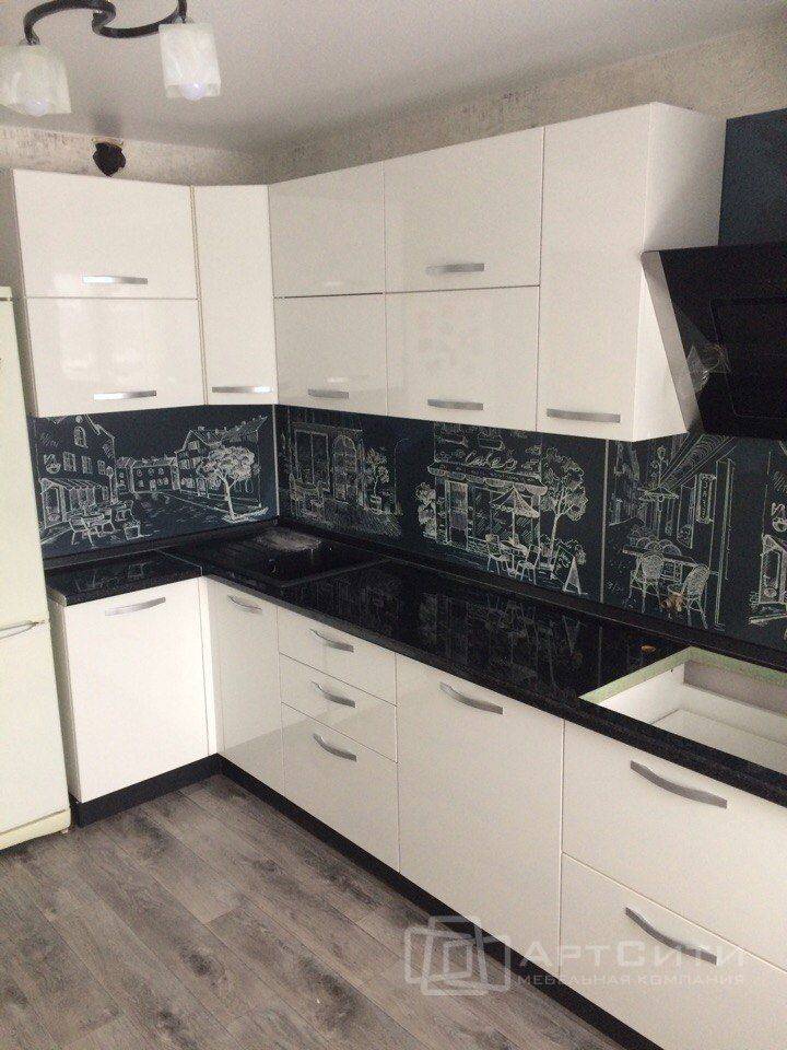 угловая глянцевая кухня в Архангельске