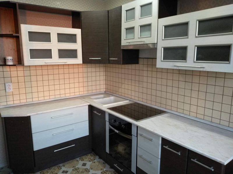 угловая кухня комбинированные фасады в Архангельске