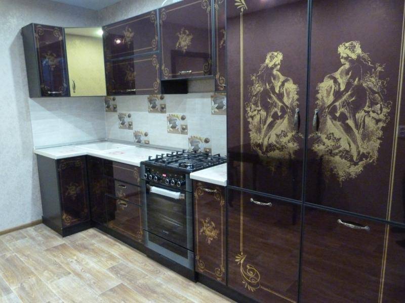 кухня угловая с рисунком из золота в Архангельске