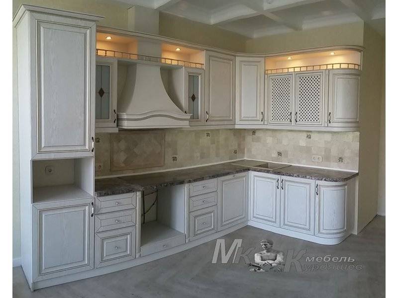 угловая кухня в классическом стиле в Архангельске