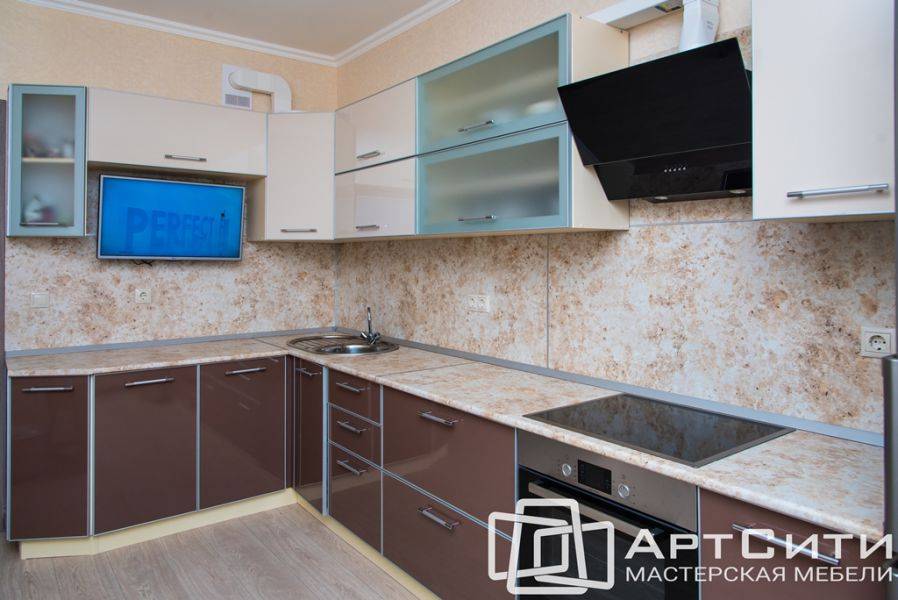 угловая бежевая кухня в Архангельске