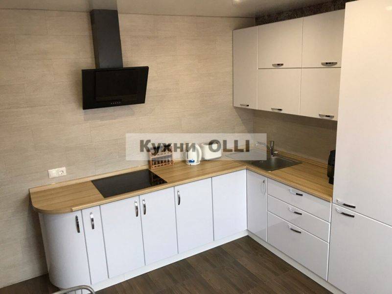 белая угловая кухня в Архангельске