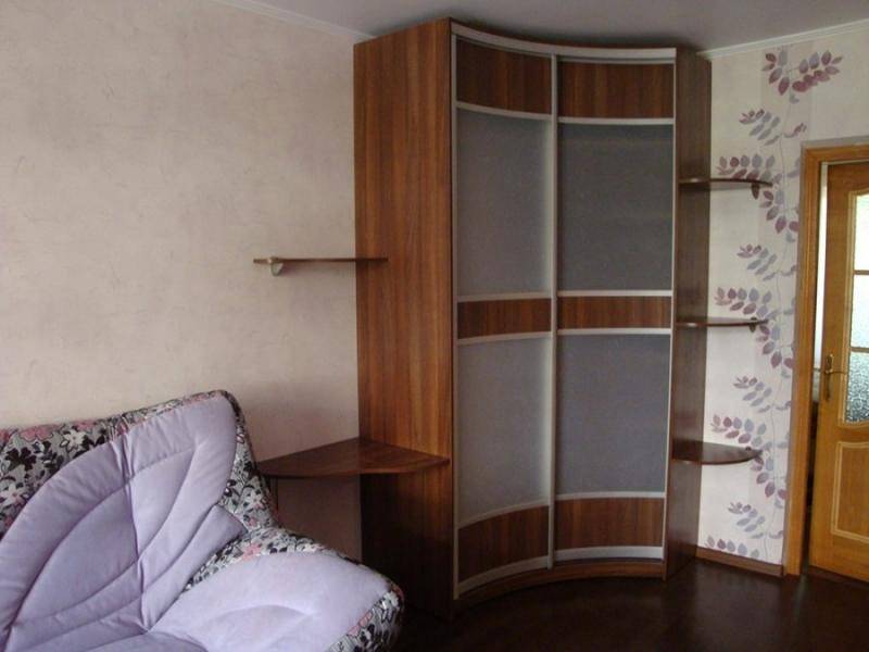 встроенный угловой радиусный шкаф в Архангельске
